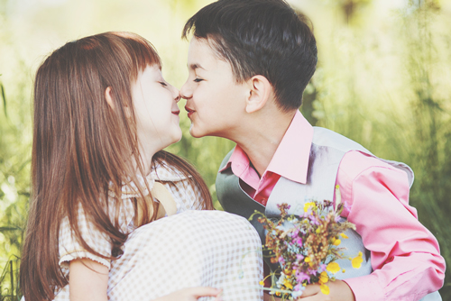 12星座【初恋が遅かった】ランキング　水瓶座は恋愛よりも趣味に走っていました