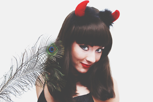 【安斎流・恋愛姓名判断】外運17画の人は、恋の計算が得意な魔性の女