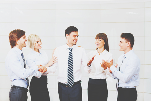 12星座【媚び上手】ランキング　双子座は軽やかなトークで権力者に取り入る！