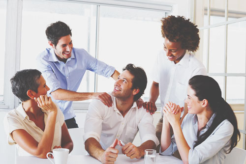 12星座【太鼓持ち】ランキング　蟹座が相手を褒めるのはサービスの一環！