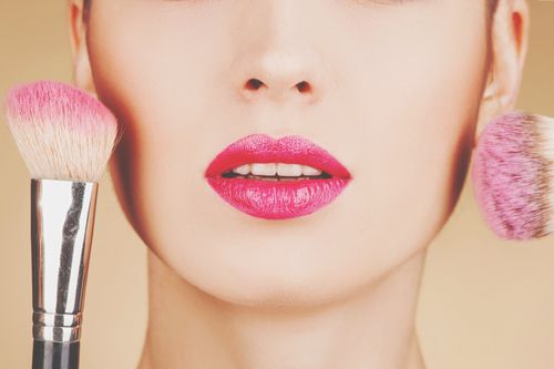【オトナの恋メイク・頬編】肉付きのいい頬の人は、ピンクチークで大人の優しさを引き出して