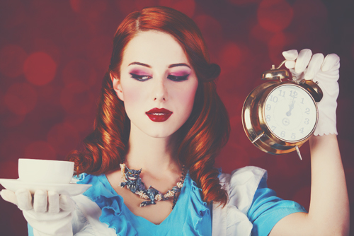 【心理テスト】映画『アリス・イン・ワンダーランド』のように過去に戻れたら、いつに戻る？