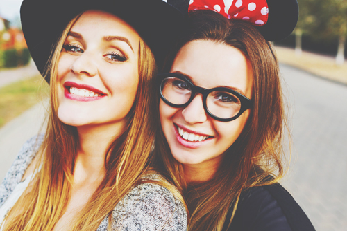 12星座【友達思い】ランキング　水瓶座は常に友達を最優先！