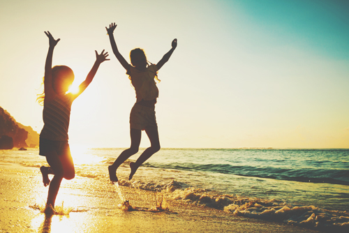 【8月の開運方位】ラッキー方位は「北」、海や水辺に訪れて運気を流れを変えよう！