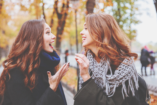 12星座【話しかけやすい人】ランキング　獅子座はいつも笑顔！