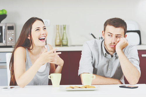 12星座【話すと残念な女】ランキング　牡牛座は下ネタがポロリと出る