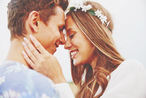 【言霊相性占い】名前の1文字目が「o」の女性×「a」の男性は至福のときを過ごせる2人