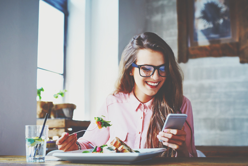 【心理テスト】おひとりさまランチで食べたいものは？　答えでわかる素の自分