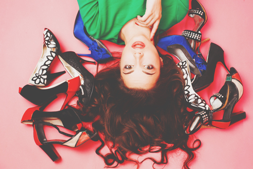 恋の踏み出し方がわかる【靴占い】スニーカー、パンプス、ムートンブーツ……どのタイプ？