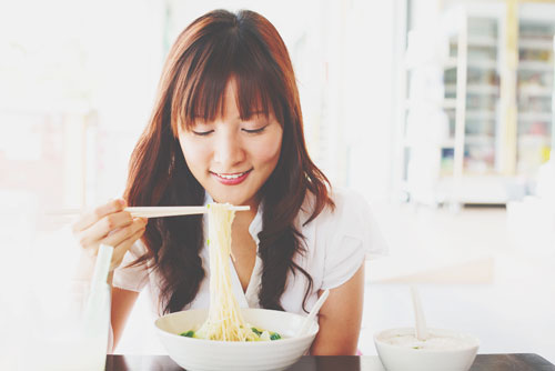 【12月の開運方位】ラッキー方位は「東南」、麺類を食べて運気アップ！