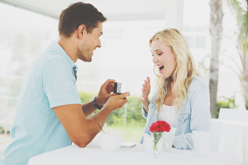 結婚線でわかるあなたの「結婚時期」　フィッシュ線はステキな結婚が近いハッピーサイン！