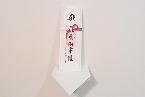 1人暮らしでも大丈夫！　初詣で買ったお札を置く「神棚」の作り方　