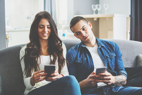 【心理テスト】恋人に見られてまずいスマホ画面でわかる、あなたの裏の顔