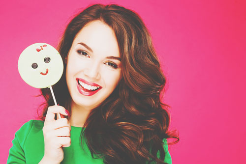 「ネオ細眉」×顔の形で運気アップ！　四角顔の人は眉を長めに描いて恋を引き寄せて