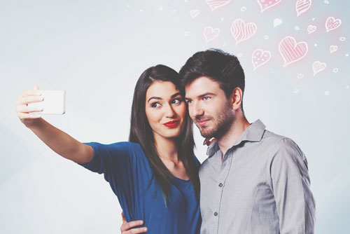 12星座【恋人を自慢する】ランキング　獅子座は恋人とのラブラブ写真を見せびらかす！