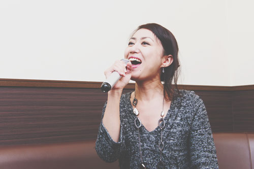 血液型【1人カラオケ】あるある　A型は高得点が出るまで1人練習に励む！