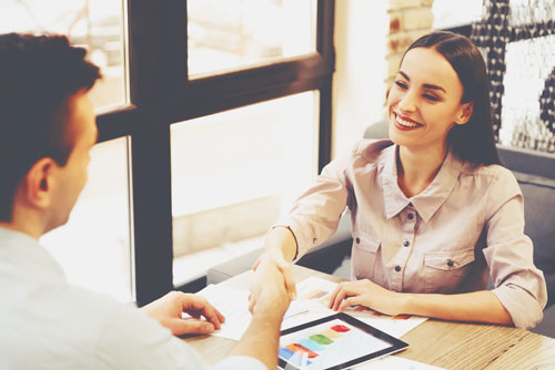 握手で見抜く、彼へのアプローチ方法　手の温度が高い相手はじっくり距離と縮めていって