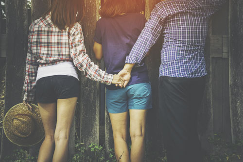 血液型【友達の彼が欲しくなる】ランキング　B型は好きになったら気持ちを止められない！