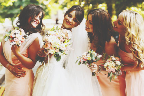 【心理テスト】ブライズメイドに着てほしいドレスカラーでわかる、友達に求めること