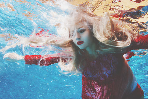 【夢占い】溺れている人を助ける夢は才能を発揮できるサイン　溺れる夢が暗示すること