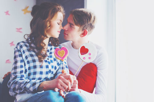 【手相占い】手の厚さやシワの多さでわかる、あなたに幸せを運ぶ「運命の相手」