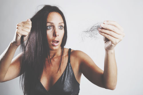 【夢占い】髪の毛にまつわる夢があらわすこと　ハゲてしまう夢はストレスフルな状態！