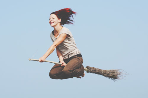 【心理テスト】空を飛ぶときに持っていきたいものは？　答えでわかる、チャンスをくれる相手