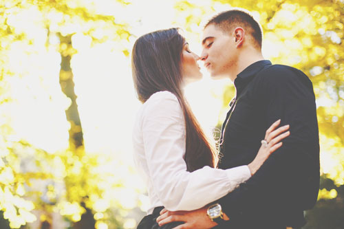 【誕生月・恋愛事典】8月生まれの恋は意地っ張りで甘え下手、直感を信じてGO！