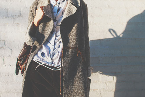 【11月のカラータロット占い】ラッキーカラーは「グレー」、恋愛運アップはロングコート！