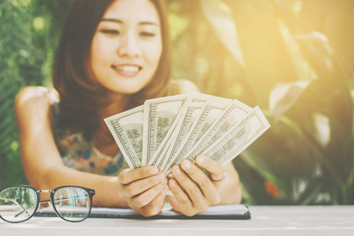 生年月日でわかる【お金との付き合い方】運命数「1」の人は見栄っ張りな太っ腹タイプ！