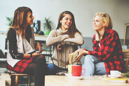 【指先占い・小指編】指先が「ヘラ型」の人は、自分流のコミュニケーションを貫く！