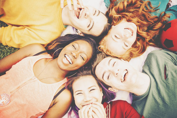 12星座別【2018年の人間関係運】獅子座は“昔からの縁”がより深まっていく予感！