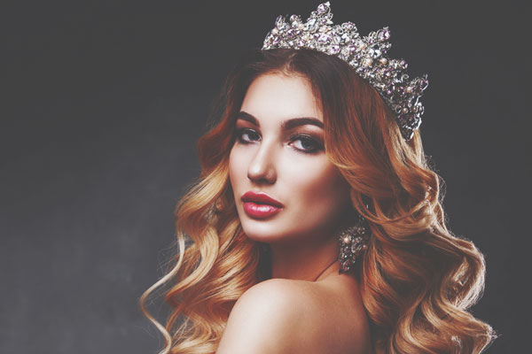 【心理テスト】パーティーファッションでわかる、あなたの女王様タイプ