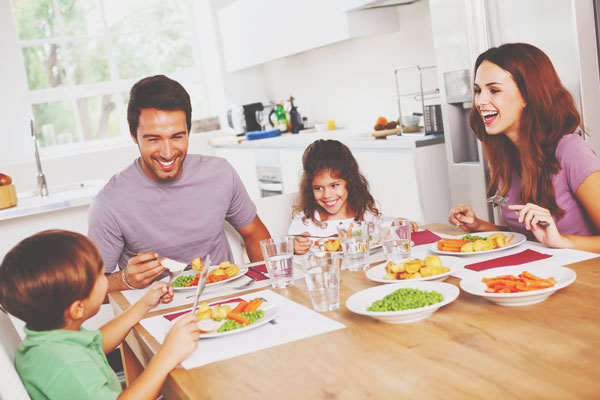 12星座【家族愛が強い】ランキング　双子座は食事は家族そろってが基本！