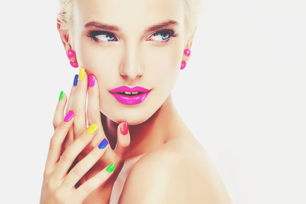 色の力で運気を味方に！　仕事運を上げるために身につけたいカラーは？