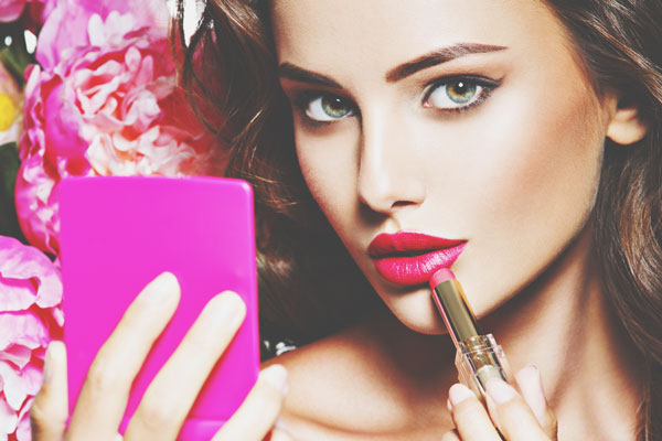 女性としての魅力がわかる【口紅占い】あなたにぴったりの色は？