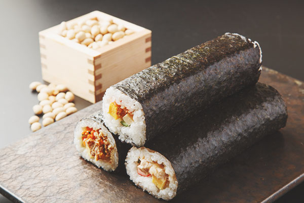 今年の恵方は「南南東」　恵方巻きを食べて運気アップ！