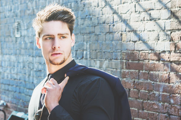 「人たらし」と言われる綾野剛に学ぶ　運気をつかむ男の特徴