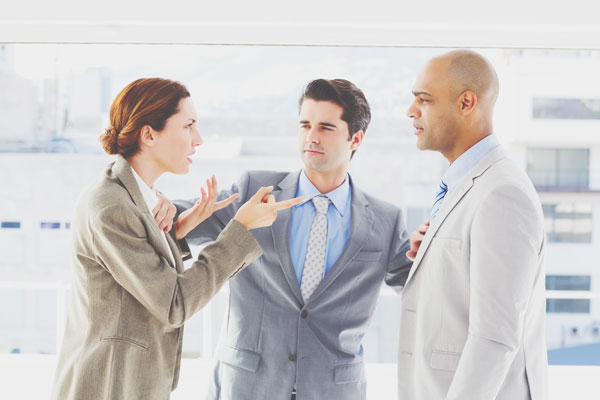 意見が対立したときの態度でわかる相手の本性　意見を即引っ込める人は二面性あり！