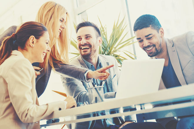 職場の人とプライベートな付き合いってあり？なし？　手相で自分のタイプをチェック！