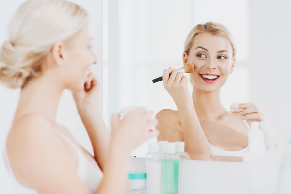 【紫月香帆の春の開運メイク風水】人間関係運アップにおすすめチークの入れ方