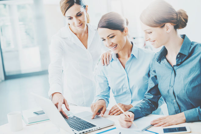 「事務が苦手な仕事の天才」射手座は、まわりがフォローして得意に専念させよう