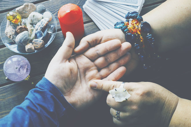 人気占い師があなたのお悩みその場で鑑定　『こちら西麻布占い相談所』