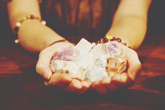 人気占い師・ミルンの占術「ジオマンシー」と「リソマンシー」とは？