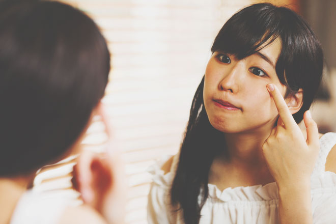 人指し指でチェック！　まぶたの広さ・狭さでわかる運勢の切り拓き方