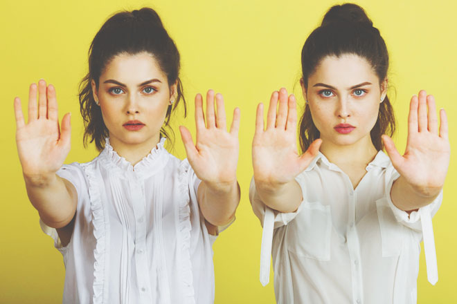 顔も手相もそっくりな双子YouTuberツインズ　占いで性格や運命の違いは分かるのか？