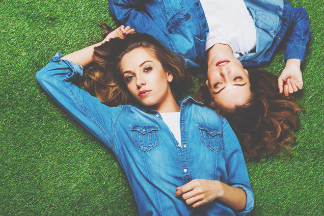 双子の運勢は同じなのか？　人気YouTuber・ツインズがタロット占いをやってみた！