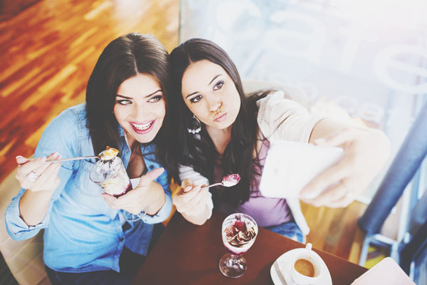 【夢占い】夢の中でのインスタは自己アピール過剰かも！　写真の夢が暗示すること