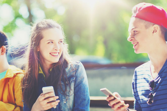 好きな人に友達としか思ってもらえない。どうしたら恋に発展する？