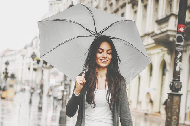 【6月のカラータロット占い】ラッキーカラーは「グレー」、恋愛運アップは傘！